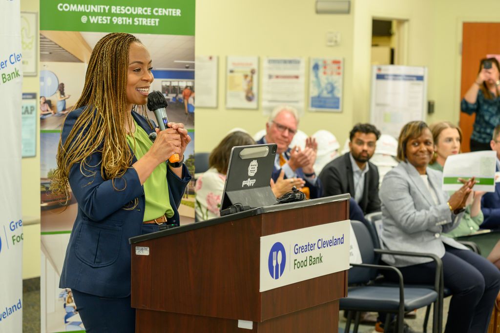 CleFoodBank's tweet photo. We are deeply grateful to @RepShonte Brown for her unwavering partnership in the fight against hunger!
 
Congresswoman Brown joined us Tuesday as we unveiled plans for our new West Side CRC at 9830 Lorain Ave., and her support is making a transformational difference. https://t.co/DZR2p6JsXq