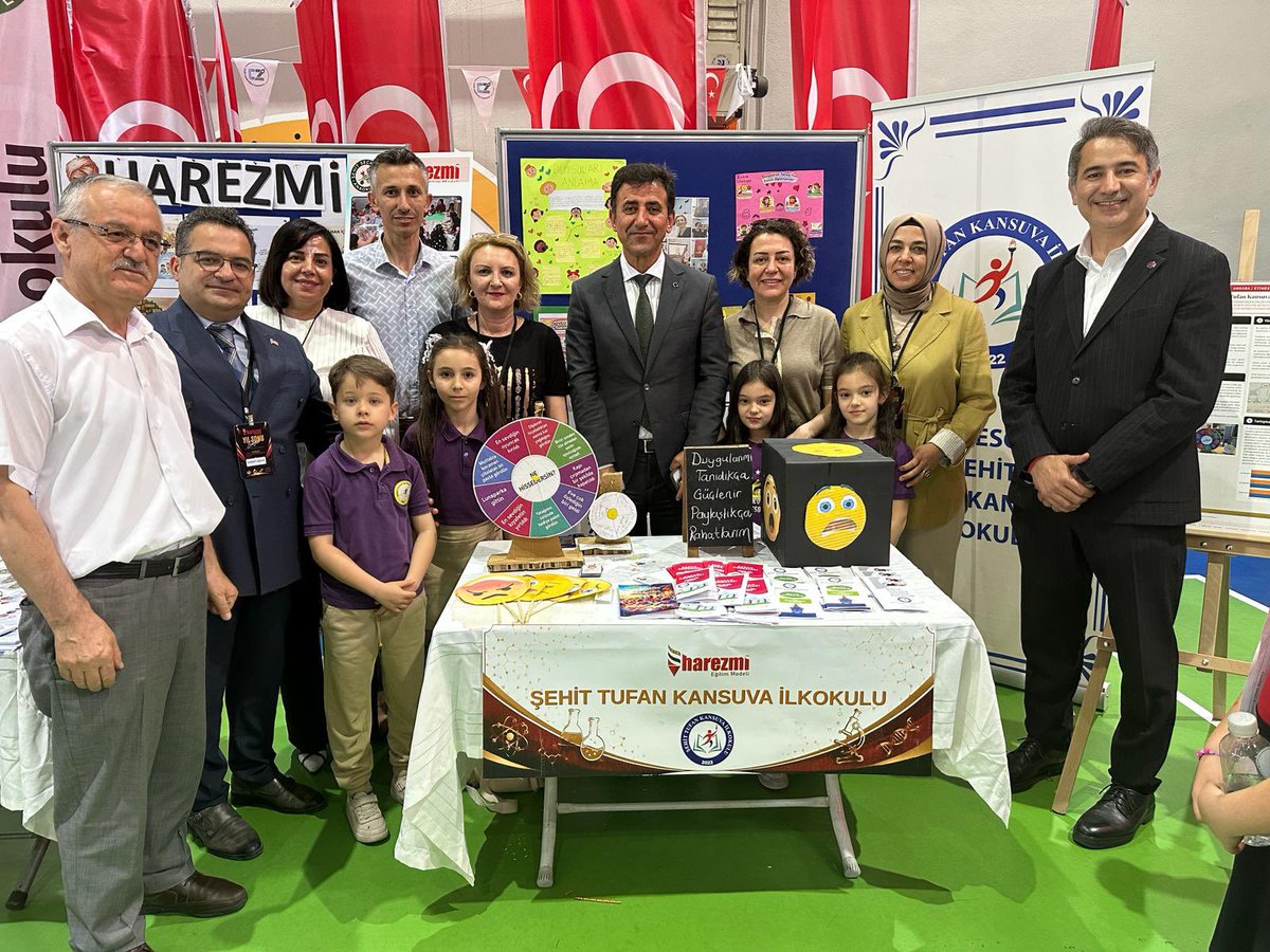 mem_etimesgut's tweet photo. Etimesgut Harezmi Eğitim Modeli İlçe Kapanış Programı, Cahit Zarifoğlu İlkokulu ev sahipliğinde gerçekleştirildi. Programa İlçe Millî Eğitim Müdürümüz Sn.Ahmet Gürsel AVCI, şube müdürlerimiz, Eğitim-Bir-Sen 4 No’lu Şube Başkanı Sn.Tayfun KÜTÜK ve eğitim paydaşlarımız katıldı. https://t.co/OutnfjgFLh