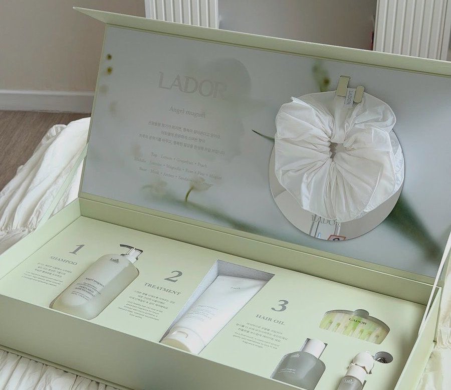 JiminLatinoFB's tweet photo. Miren que hermosa la caja de LADOR para la nueva colección de Ángel Muguet que está por lanzarse 😭❤️ los productos que representa Jimin son tan estéticamente hermosos.

#JIMINXLADOR https://t.co/lDb8eTM6Ff