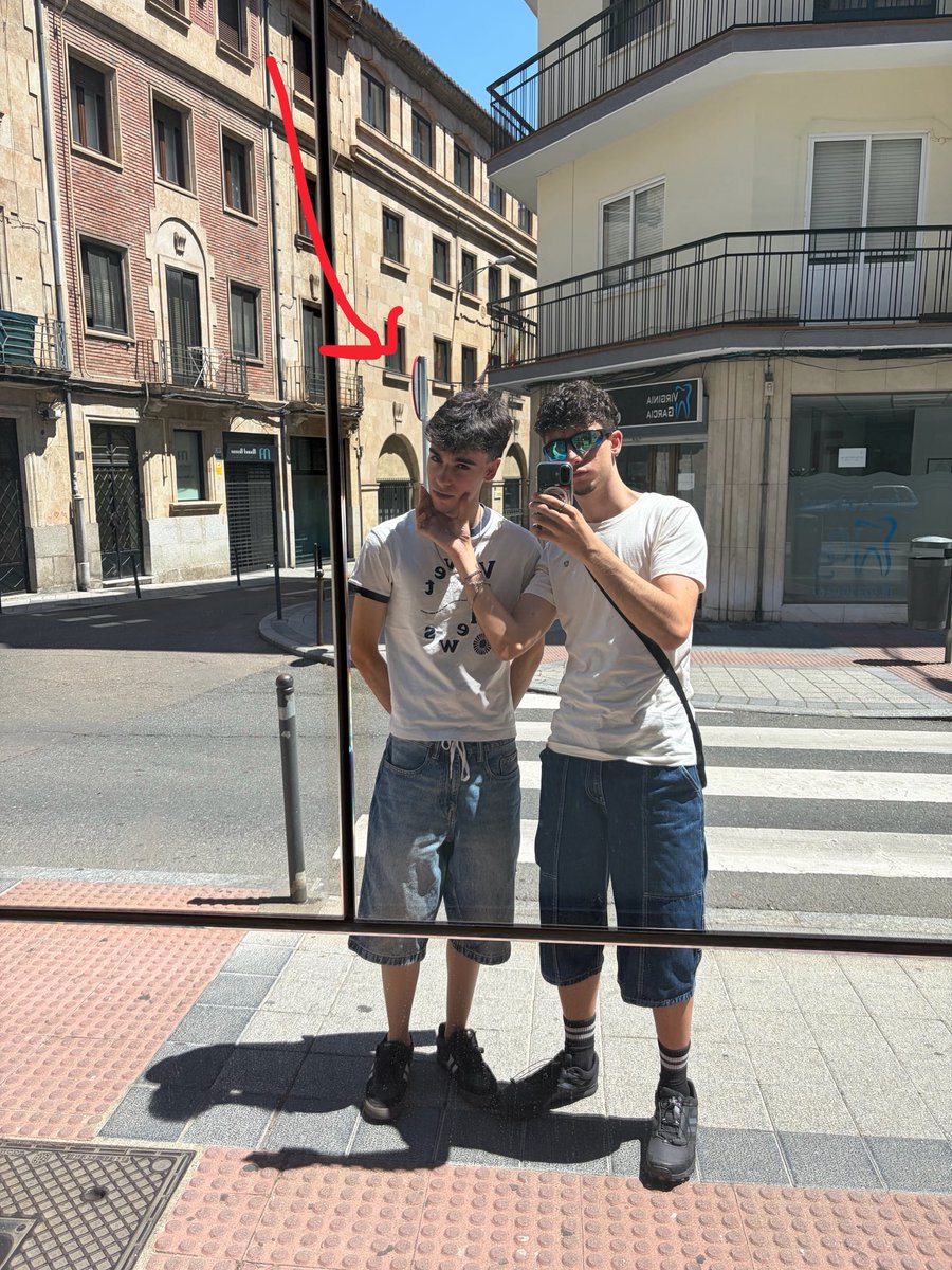 Román tweet media