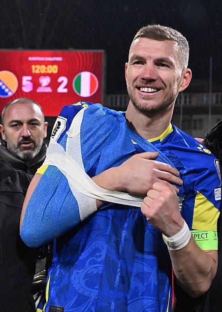 FT5STAR's tweet photo. KNOW YOUR STARS BEYOND THE SCREEN

🇧🇦EDIN DŽEKO’S STORY WILL LEAVE YOU SPEECHLESS

Edin Džeko was 6 years old when the sirens went off in Sarajevo.

He remembers his mother grabbing him and hiding behind the shoe cabinet. That wasday one, it lasted four years.

The Bosnian War tore through his city like nothing you can imagine. Nearly 14,000 people killed. 35,000 homes destroyed, including his family’s. Snipers surrounded the streets. And somewhere in the middle of all that, a little boy was using rolled-up duct tape as a football, because that was all he had.

One afternoon, like any other, he got ready to go play with his friends in the street.

His mother stopped him.
She had a feeling, she told him no.

Minutes later, a bomb landed exactly where his friends had gathered.

Several were killed.

He said it himself years later, tears in his voice:

“I want to dedicate this to my friends who I used to go play football with in the street every afternoon when I was 6 years old.”

From that rubble, from that grief, from 15 family members crammed into a 35-square-metre apartment listening to gunfire every night, Edin Džeko built one of the most remarkable careers in football history.

Željezničar. Teplice. Wolfsburg. Manchester City. Roma. Inter Milan. And now, at nearly 40 years old, he’s leading Bosnia to the 2026 FIFA World Cup, their second-ever qualification.

Not just a footballer. A survivor. A symbol. A nation’s heartbeat.

Stories like this show the real fight behind today’s biggest football stars and this is what I do. If you want more of this, Follow & repost for others to see more. 🔁