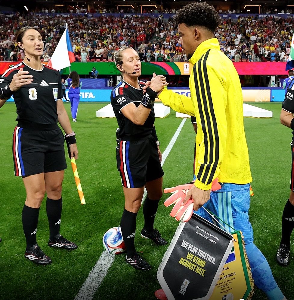 TheShirtUnion's tweet photo. 🔵⚪️🔴 The tricolour stripes on today’s referee shirt 👌

American Tori Penso and her team are the 2nd all-female refereeing team to officiate at a World Cup, and the first all American female team.

It’s believed the stripes are in the national colours to mark the occasion. https://t.co/NyhFweVlNj