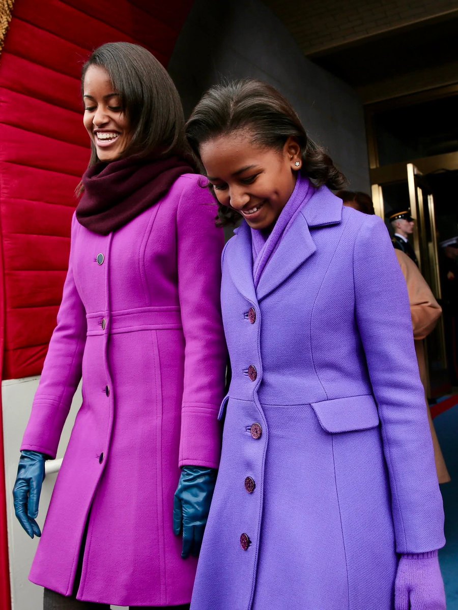 StelxyG's tweet photo. Malia and Sasha Obama showed up to support the opening of the Obama Presidential Center in Chicago 🤎
They are so beautiful😍😍 https://t.co/33lF3Iw1sa