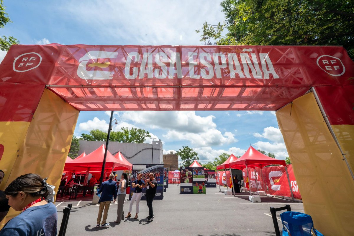 CityofAtlanta's tweet photo. Atlanta got a taste of Spain!

Mayor Andre Dickens joined a special paella cooking demonstration celebrating Spain's rich culinary traditions and culture during FIFA World Cup 2026.
Thank you to the Embassy of Spain and Casa España for sharing a taste of Spain with Atlanta. https://t.co/tvwo3UHfKI