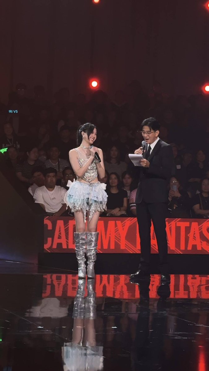 budpakdeewann's tweet photo. @SamsungThailand รู้สึกลุ้นและเอาใจช่วยน้องทุกคนค่ะกับการกลับมาในรอบ10ปีของเอเอฟ ในฐานะแฟนรายการ ประทับใจที่สุดคือน้องยูริ V5 เห็นถึงความตั้งใจ ความสดใสที่ถ่ายทอดออกมา สนุกไปกับเพลง และวีคนี้อยากได้บัตรไปเชียร์น้องๆด้วยค่ะ🥰 #GalaxyA57 #GalaxyBuds4Pro #TrueAF2026 https://t.co/RFUkXG2k4H