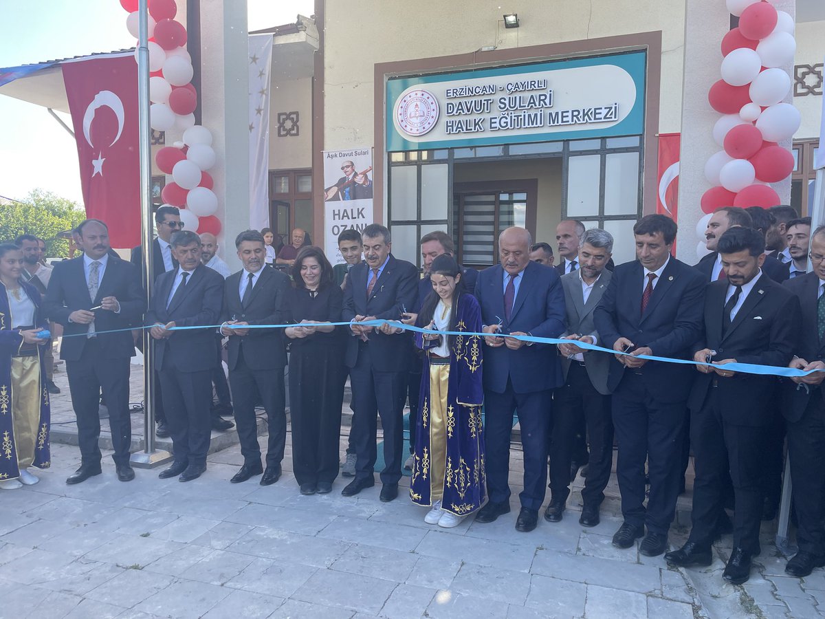 MhpErzincan24's tweet photo. 📍Çayırlı
İl Başkanımız Sn. Bilgehan Çağrı Özarslan, Mili Eğitim Bakanımız Sayın Yusuf Tekin’in teşrifleriyle; İlimiz Protokol Üyeleri ile birlikte;
Çayırlı  İlçemizde yapımı tamamlanan  “Davut Sulari Halk Eğitim Merkezi” nin açılış törenine katılım sağladı. https://t.co/Toe02efmfK