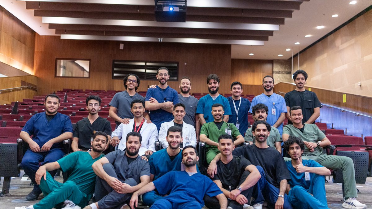 muban_1's tweet photo. 5th year is done ✅
Officially a senior medical student⏳🎓. https://t.co/brbxZy0uMn