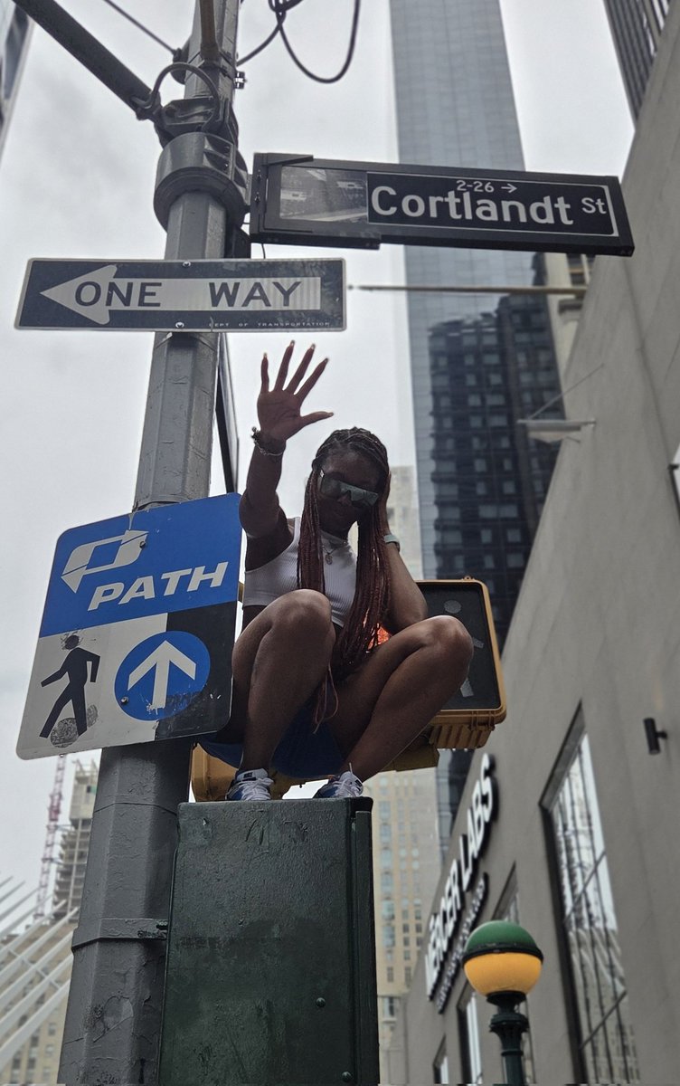 _islandofTAKIKI's tweet photo. knicks in 5 baby 💙🧡 https://t.co/Nh67hVBIvl