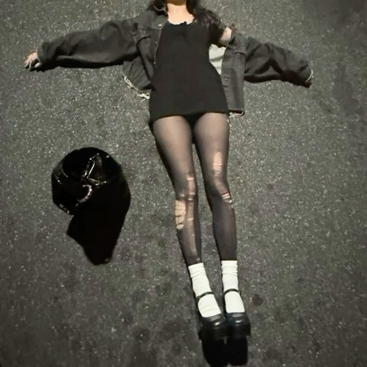w8misery's tweet photo. for my thighs to not touch when i sit down https://t.co/hercbAkpLO