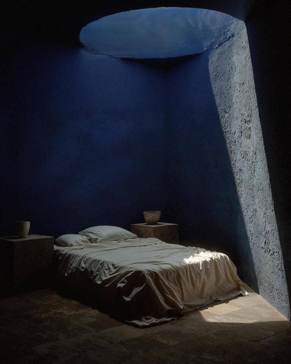 archivebycosmos's tweet photo. An Yves Klein blue home. https://t.co/6Ne0BFSOTh