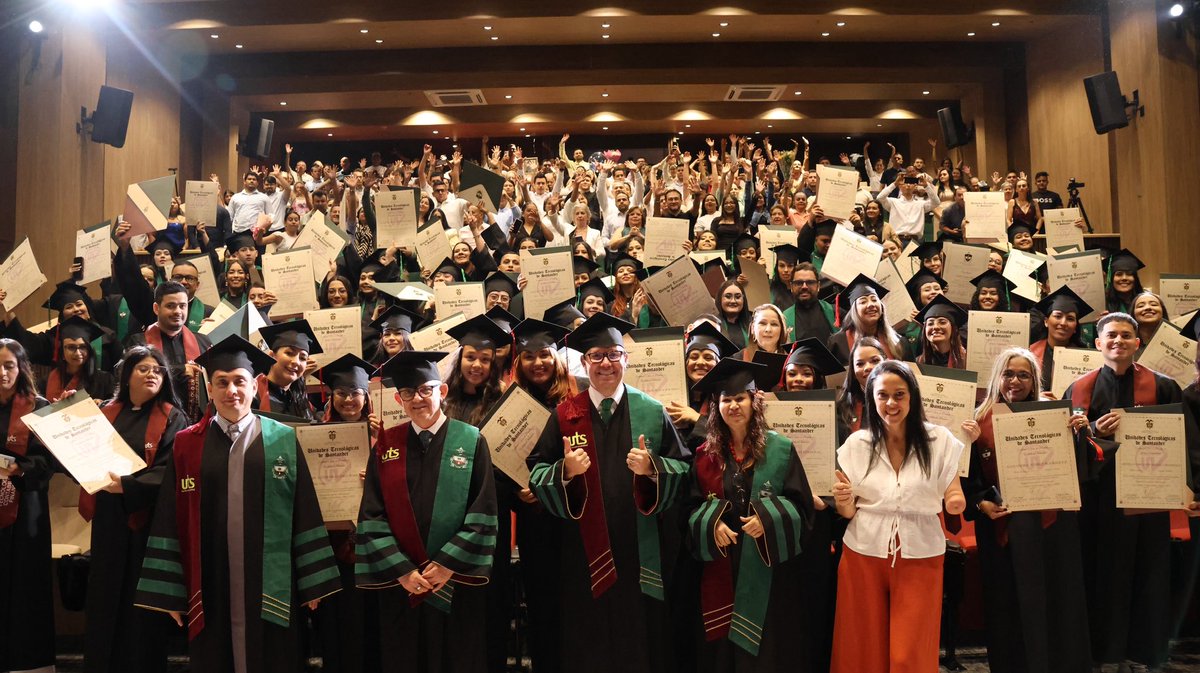 Unidades_UTS's tweet photo. #GradosUTS | En una emotiva jornada cargada de triunfos y sueños cumplidos, las UTS celebraron la proclamación de sus nuevos tecnólogos y profesionales de los programas académicos en modalidad virtual.
Conoce más aquí ▶️ https://t.co/2YYeL5oWLu https://t.co/KH2SLYgeth