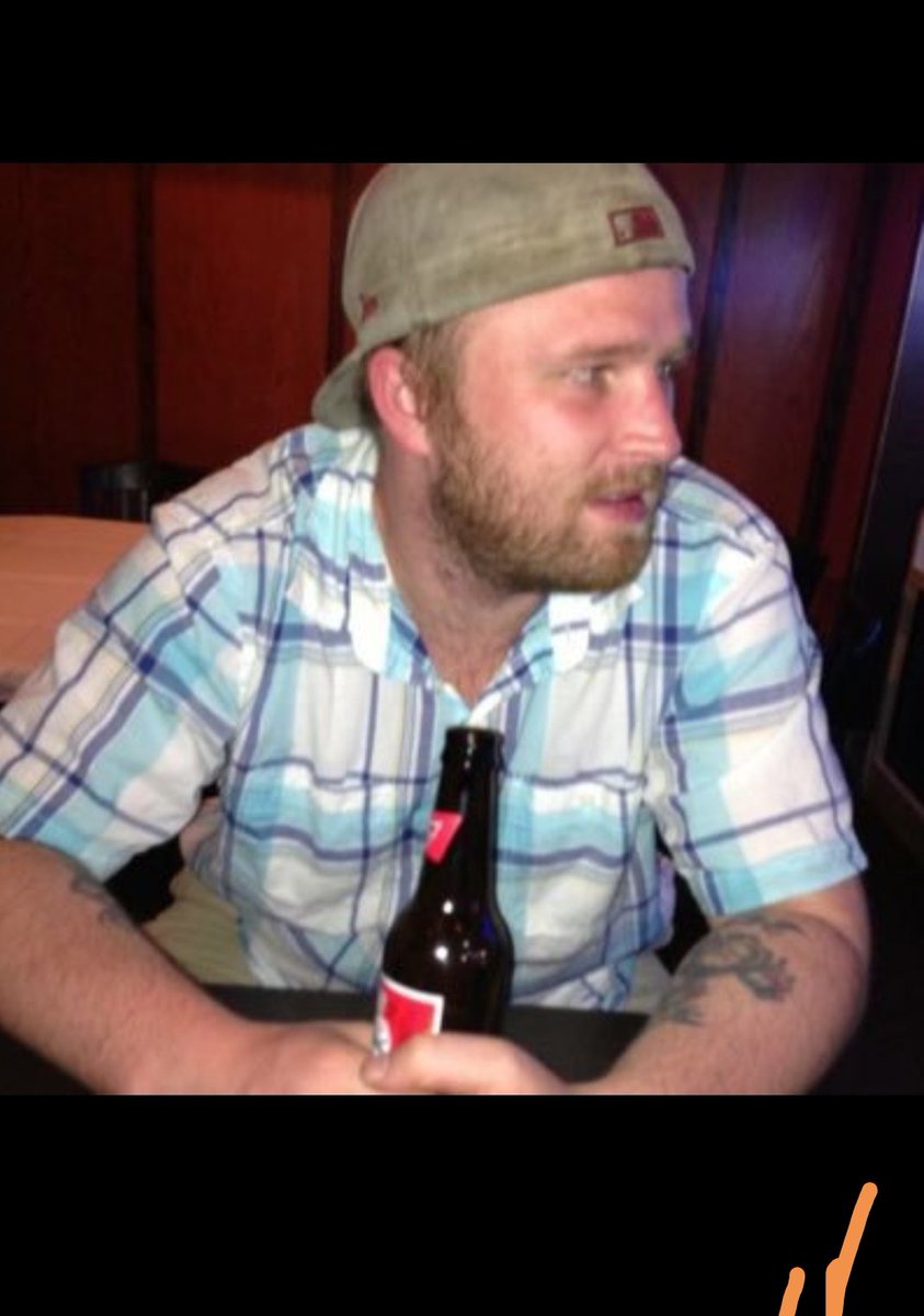 saacheeinn's tweet photo. @SmeshMMAA @Turke2Bss Fatty calling an unknown person far. stfu fat alcohol addicted fuck. which Is probs why you're brain dead cmon man knock some sense into  yourself https://t.co/G9rkX2xLTX