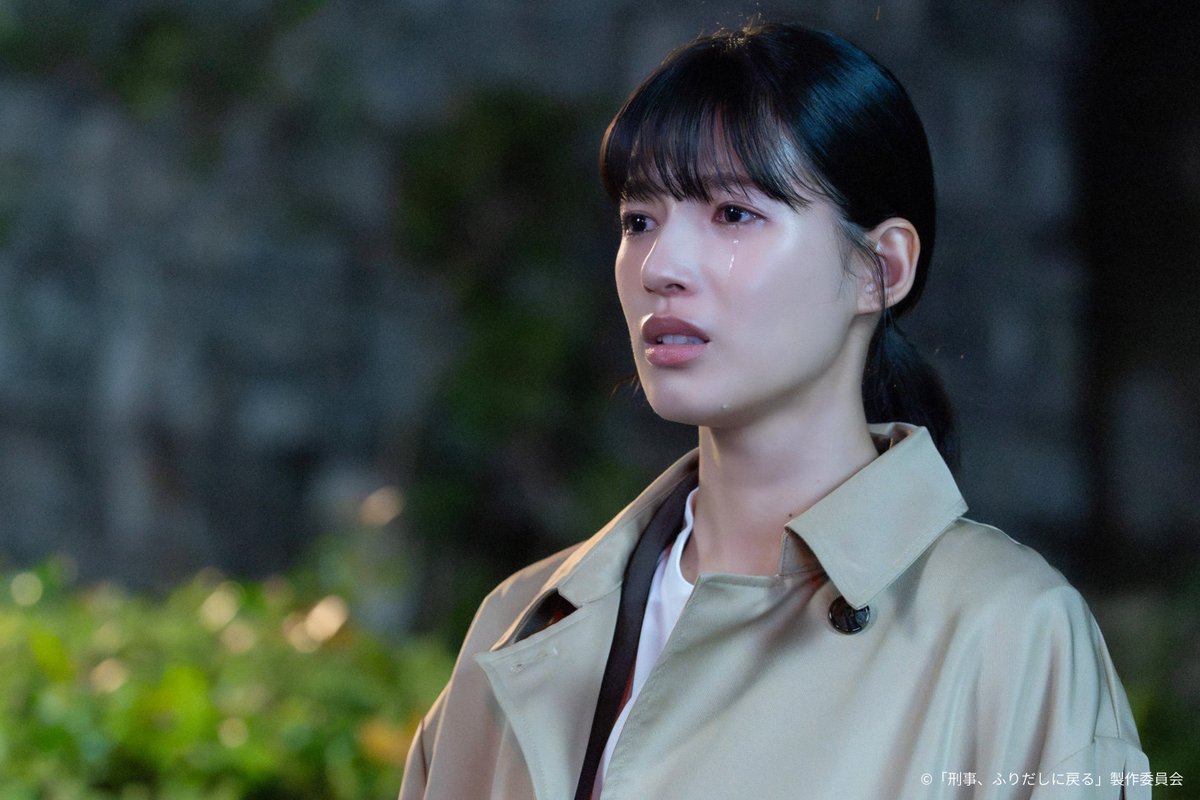 tx_drama9's tweet photo. ◤◢◤　　#ふりデカ 最終回 　　◢◤◢

最終回「化け物の正体」
＞＞今夜9時放送🚓

ついに最終回――
迫る恋人の運命の日。
暴かれる10年に及ぶ隠蔽工作と真犯人の正体、
そして県警の黒幕とは…!?
歴史を変える「残酷な代償」を前に、
モブが選ぶ最後の決断！

★TVer第8話見逃し配信はこちら🚨
https://t.co/jpNhl3bQ4q

#濱田岳 #石井杏奈 #鈴木伸之 
#戸田恵子 #板谷由夏 #生瀬勝久