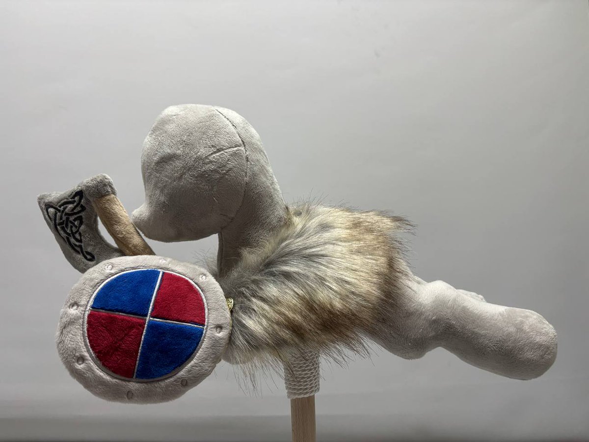 MelodisDE's tweet photo. I'm not only bringing plushies to Norse Horse, but also accessories!
From axes (magnetic), shields (elastic straps) to drinking horns (magnetic) and great-smelling fish cans (I promise!).
There will also be customizable pelt collars to keep you warm during cold northern nights. https://t.co/aPooN19wk3