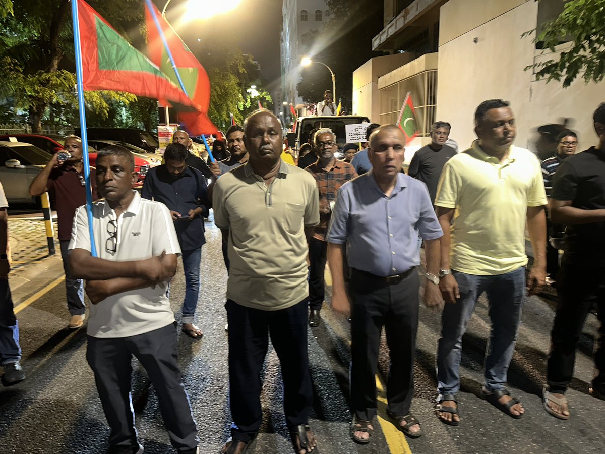 mrsays_'s tweet photo. އެމްޑީޕީއިން ބާއްވާ  "ވަޒީފާ ބުރާސްފަތި" އިހުތިޖާޖުގެ ރަސްފަންނުން ފެށިގެން ކުރިއަށް. https://t.co/jLIdrKgv27