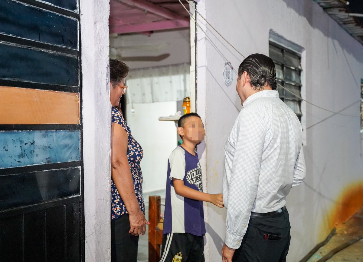 JORGEBRACA's tweet photo. En la colonia Miguel Hidalgo, municipio de Centro, seguimos caminando el territorio porque es ahí donde se conoce de primera mano la realidad de nuestra gente.

Recorrer sus calles, saludar a las familias y dialogar con las y los vecinos nos permite informar sobre nuestro trabajo https://t.co/jyAvW6OVZI