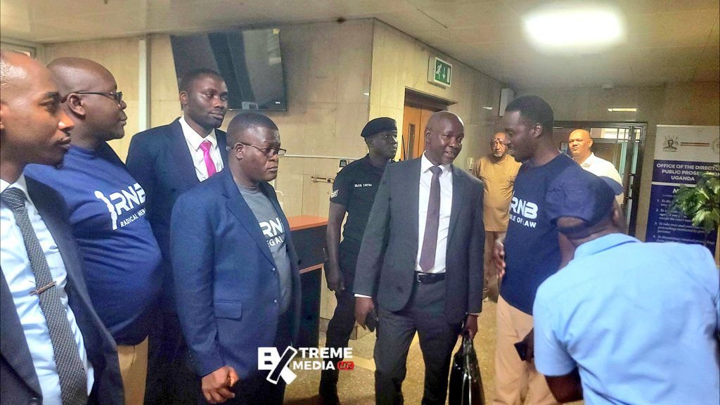 AsiimweAnthony2's tweet photo. Enough of talking.Time for action..we shall picket the Dpp's office everyday until the flimsy charges against advocate Erias Lukwago are unconditionally withdrawn.we shall not stand and watch the ongoing assault on the Independence of the Bar,the judiciary and the rule of law.
#Demilitarisation 
#RadicalNewBar