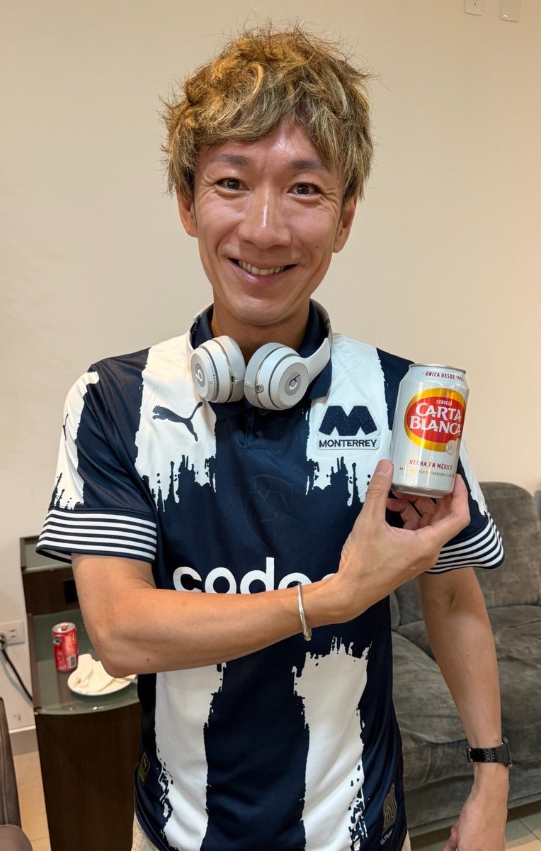 Bee_Yaah's tweet photo. モンテレイのビールであるCARTA BLANCAを飲んでMTYへ飛びます🍺✈️
にしてもメキシコは本当にビールの種類が多い！
(ボラリスのロゴのOが⚽️になっているのも良い) https://t.co/2nikYzPU0D