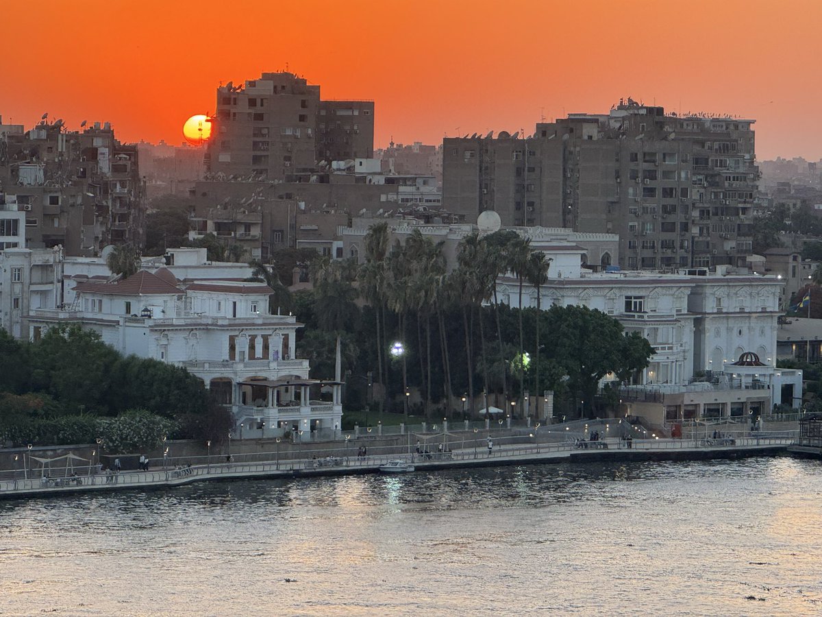 fadunba's tweet photo. Nile sunset in Cairo 🔥Great views from St Regis https://t.co/bQpF1IhxGe
