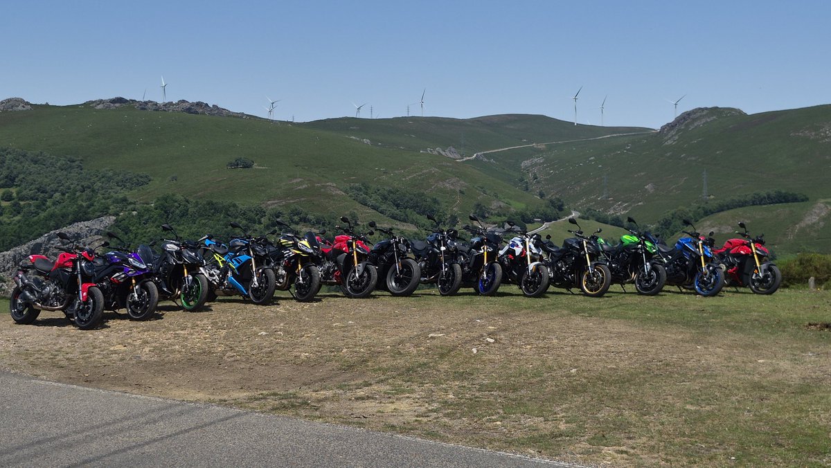 GawlBike's tweet photo. Me lo he pasado como un crio con juguetes nuevos estos dias, probando hasta 26 motos distintas por carreteras de Asturias.
Que alguien me explique como se supera el bajón que voy a tener mañana al volver a casa 😅 https://t.co/rkPWaFpMxb