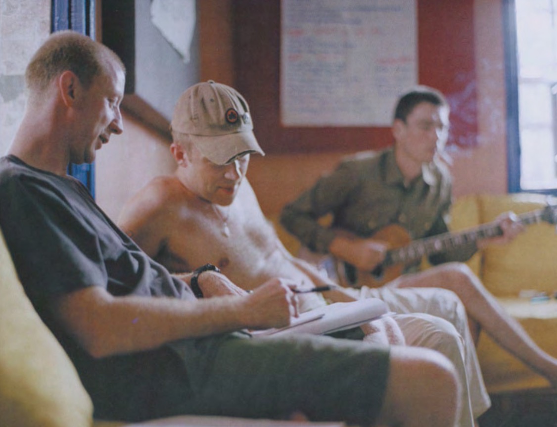 beeltlebum's tweet photo. blur 2003 😭😭 https://t.co/OJop36tjba