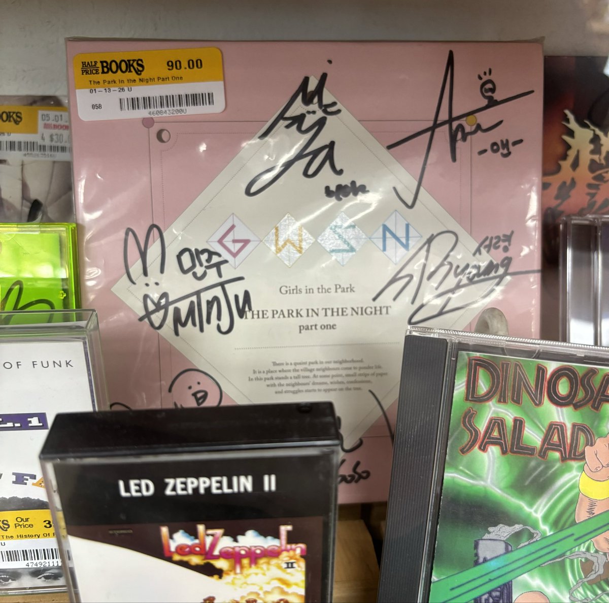 imcloudbusting's tweet photo. chat, do i get this signed gwsn album for $90? https://t.co/pBjQOZUymi
