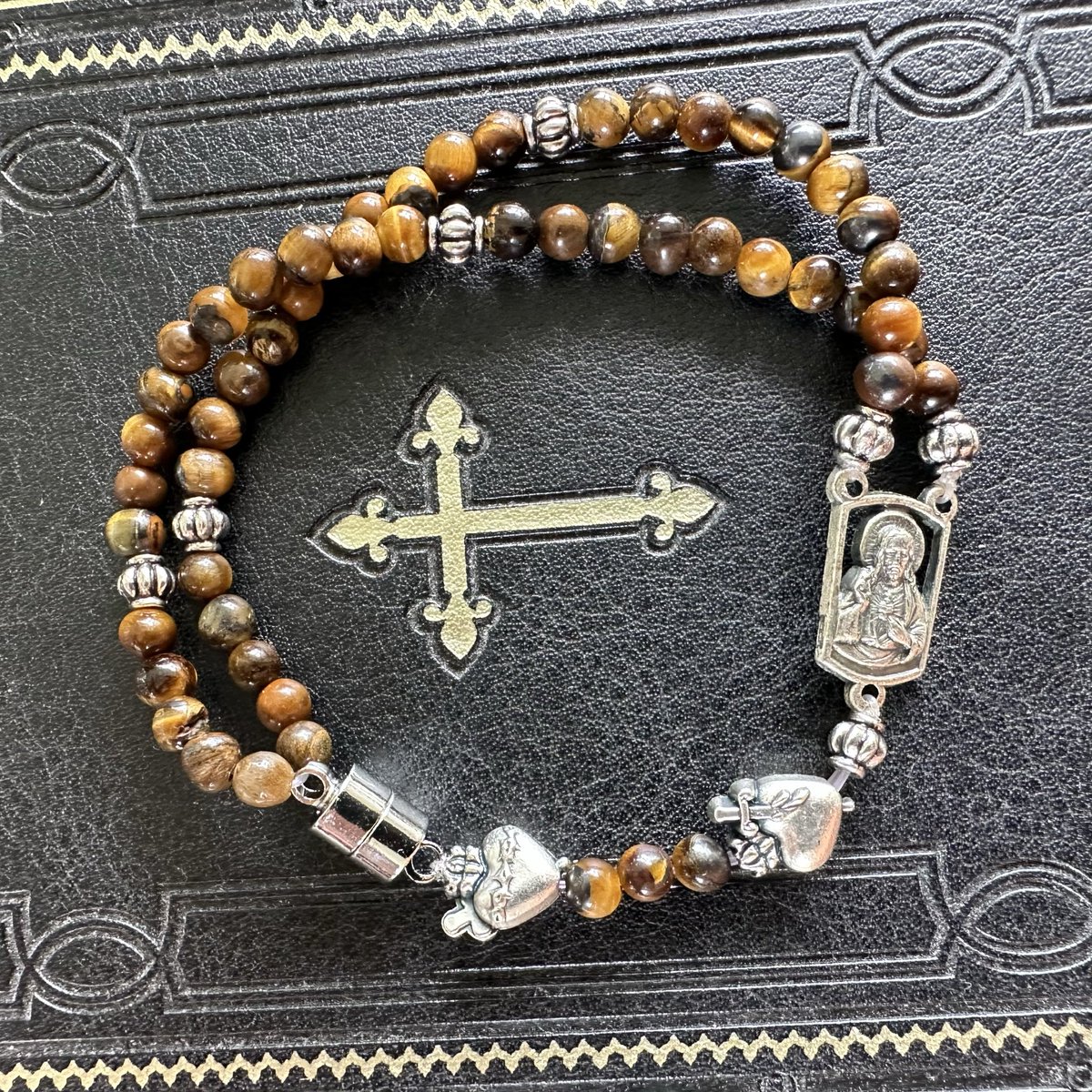 WayfaringBroad's tweet photo. Some new rosary bracelets (w/ magnetic clasps) up in the shop! 

Came across some mini rosary centers and are using them for the bracelets. Perfect sizes too! 

Watermelon quartz 2 decade rosary
https://t.co/DNzYzjRgge

Chestnut brown tigers eye 5 decade rosary with sacred heart of Jesus center
https://t.co/sB1YiE6lHc