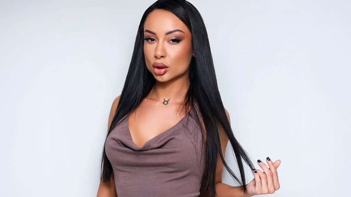 Fleshbot's tweet photo. Cara Mella’s Feature Performances Have Industry Buzzing - https://t.co/bCwrw0LMwe @only_cara_mella https://t.co/PwJZTaXBai