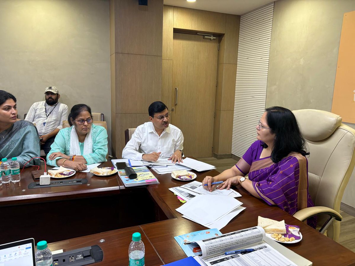 swachhbharat's tweet photo. JS &amp; MD emphasized upon accelerating pace of implementation of the programme to achieve ODF Plus (Model) status of all remaining villages. Focus was also laid on functionality assessment of community SLWM assets, optimal capacity utilization of GOBARdhan plants... (contd.)

#SBMG https://t.co/gSBySqwDgQ