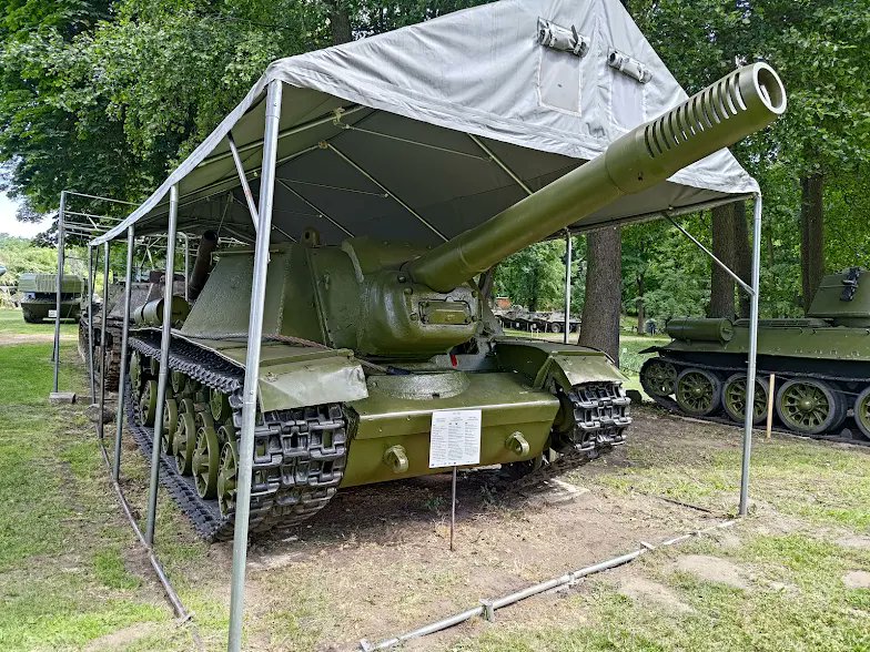 jamjestjan's tweet photo. @rainman_211 @MAXIMUM_ODEN Also in Poland you can find 2 ISU-152, in Lubuskie Muzeum Wojskowe in Drzonów, Świdnica. 
https://t.co/xLN9Zo0lnV https://t.co/gCJdnyhBxV