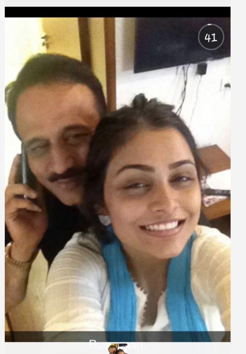 gajabhauX's tweet photo. कांदा प्रश्न सोडवत असताना 

पिस्तुल्या !! https://t.co/qr3neHDOOP