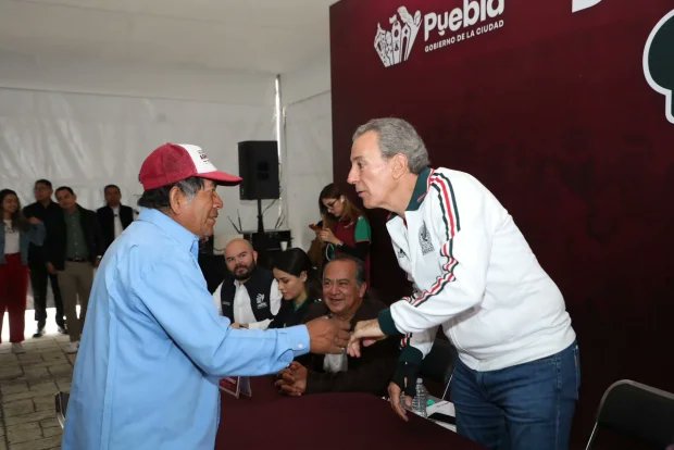 PoderPoliticoMx's tweet photo. #Local | El alcalde y titulares del gabinete municipal atendieron las peticiones de vecinas y vecinos
https://t.co/uoxNgFMJm9 https://t.co/JjhkPaF3fp