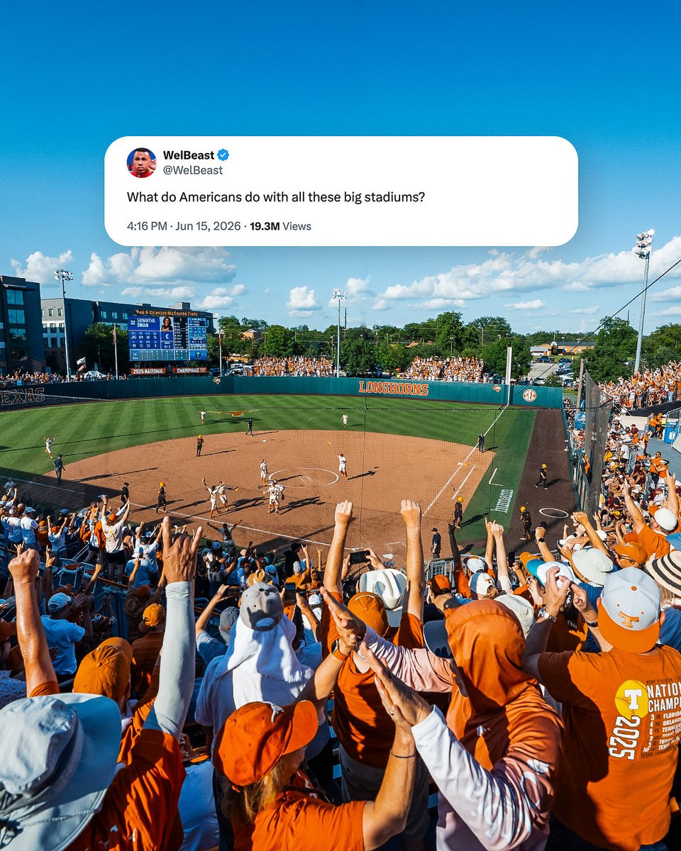 TexasSoftball's tweet photo. fill ‘em up with all our friends 🤘🏆

#HookEm https://t.co/SPyT24SbLy