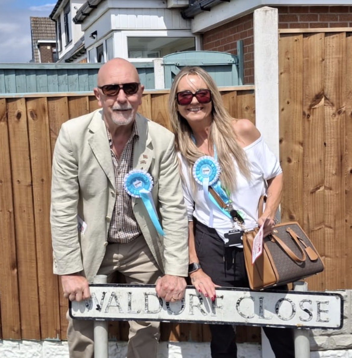 GedlingReform's tweet photo. Gedling Reform County councillors out in force in #Makerfield today .
Some amazing responses 👏🩵🇬🇧

@reformparty_uk 
@RobKenyonReform https://t.co/QAXO4GWGOs