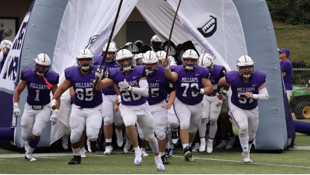 _CoreyThomas_'s tweet photo. Blessed to receive my first offer from Millsaps College in Jackson, Mississippi!! 💪🏈 https://t.co/LfTqHqnfJv