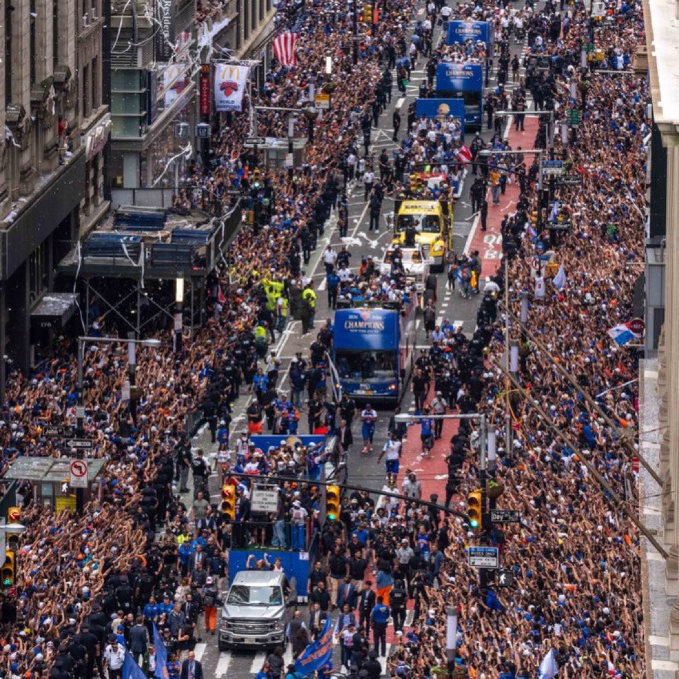 cbenmoet's tweet photo. @NatashaVermaTV Millions came out and the @nyknicks parade was even better than expected..! 👌🏆 https://t.co/dXhsmjFL36