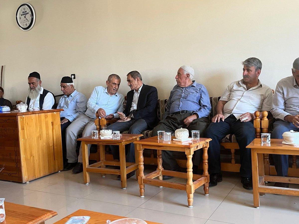 Veysel_elik2121's tweet photo. 📍 Turgut Özal Mahallesi
Yönetim Kurulu Üyelerimiz ile birlikte Cengiz ailesine taziye ziyaretinde bulunduk.
Merhuma Allah'tan rahmet, ailesine ve yakınlarına sabır diliyorum.
#Kulp #Diyarbakır #AKParti https://t.co/EyXDdxURIl