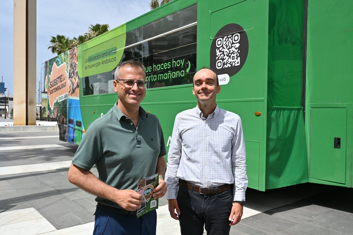 ndealmeria's tweet photo. EducaBus aparca en Almería para concienciar sobre el futuro ecológico y la innovación verde https://t.co/RQV95njf9w #EducaBus #Almería #EducaciónEcológica https://t.co/2oxjfDOO3J