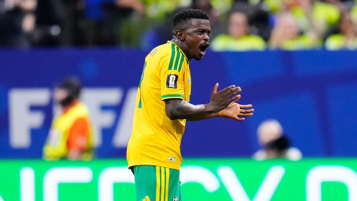 SofascoreBR's tweet photo. 🔎 | Curiosidade:

Teboho Mokoena é o 1º jogador com 1+ gol, 5+ passes decisivos e 90+ passes certos em um jogo de Copa do Mundo na nossa base de dados (desde 1966)! 🇿🇦🔥 https://t.co/ShmzvMxz5s