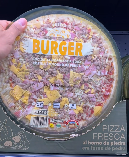 Hipotelab's tweet photo. Las 3 novedades de Mercadona que más están dando que hablar esta semana:

1. Pizza sabor hamburguesa al horno de piedra.
2. Chicken Fries estilo Burger King.
3. Hot Cheese para los amantes del queso fundido.

Cada semana es más difícil entrar a por leche y salir solo con leche. https://t.co/44Dg0sC5PF