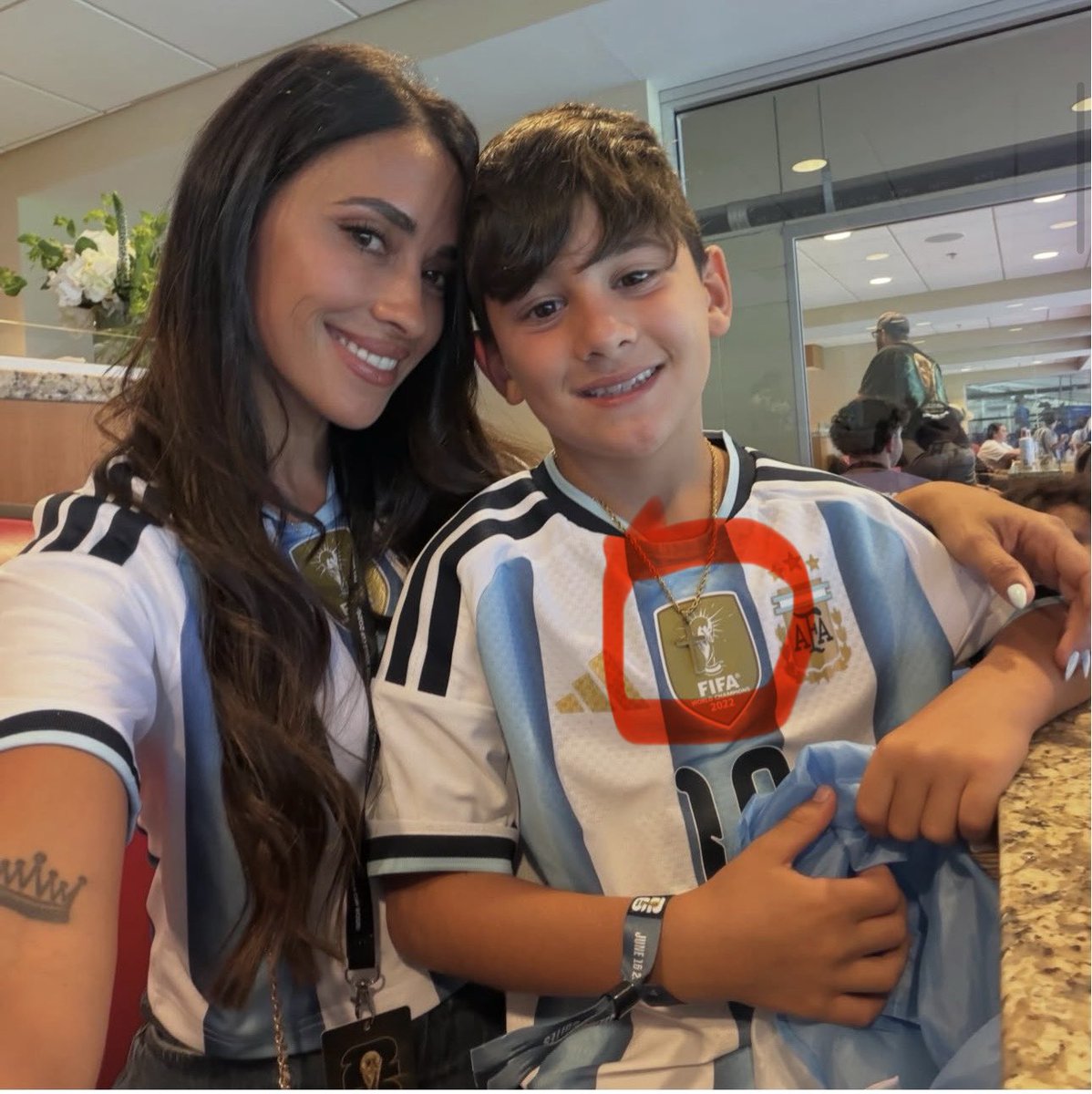 Sachinettiyil's tweet photo. Lionel Messi’s youngest son, Ciro, was seen attending Argentina’s match against Algeria during the World Cup, wearing a cross necklace. He was baptized in the Catholic Church in 2019.

Image: Antonela Roccuzzo https://t.co/VTOQwsTWYn