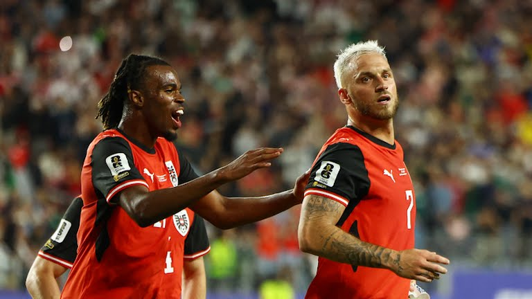 FootballFeedHub's tweet photo. FT: AUSTRIA 3 - 1 JORDAN 🇦🇹🇯🇴

Austria gets the job done in the World Cup! Arnautović seals it late! 🇦🇹🔥

🇦🇹 R. Schmid 20' 
🇯🇴 A. Iyad Olwan 50' 
🇦🇹 M. Arnautović 67' (P), 90+12' 
🇦🇹 Y. Abu Al-Arab 76' (O.G.)

#WorldCup #Austria #Jordan #Football #Arnautovic https://t.co/tertwkNuBP