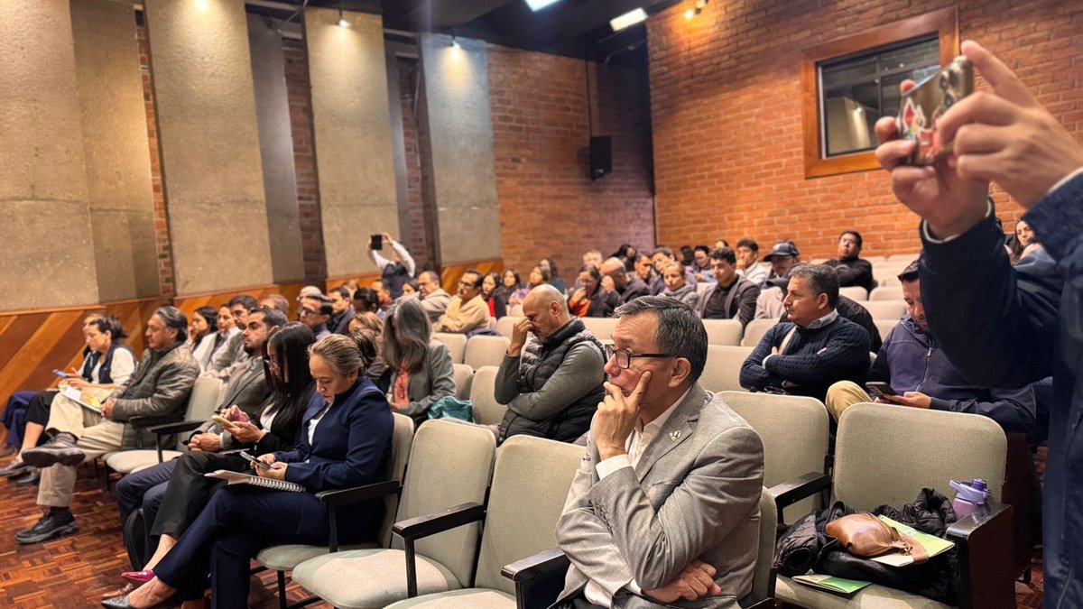 Agricultura_CZ6's tweet photo. #Azuay| Participamos en la presentación de resultados del estudio "Paute Resiliencia, Soluciones basadas en la naturaleza para la seguridad hídrica de la cuenca del río Paute" organizado por FONAPA- Fondo de Agua para la Conservación de la Cuenca del Río Paute. https://t.co/hkXFX6Zo7n