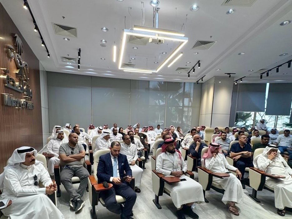 moh_naj_'s tweet photo. نظّم فرع وزارة الصحة بمنطقة #نجران ورشة عمل استعرضت دور المشرف الإداري والفني في القطاع الصحي الخاص واللوائح المنظمة للإجازات المرضية وصلاحيات اعتمادها والمسؤوليات المرتبطة بها، بما يسهم في تعزيز الالتزام بالأنظمة واللوائح المعتمدة . https://t.co/zVXZeK2qL1