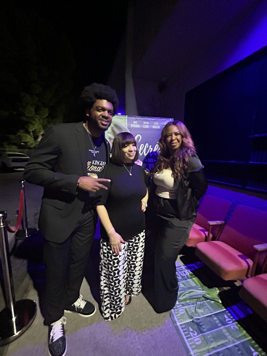 OmarCook_'s tweet photo. Shoutout to my publicist @LGroupPR LaShirl Smith for creating an amazing show, “Secrets and Yards” 🔥 Thank you for bringing me into your vision and making it a dope experience for everyone involved! Stream it on Amazon now 🎞️

#tvseries #tvshows #tvshow #actors #actor https://t.co/IXFyU8IUPU