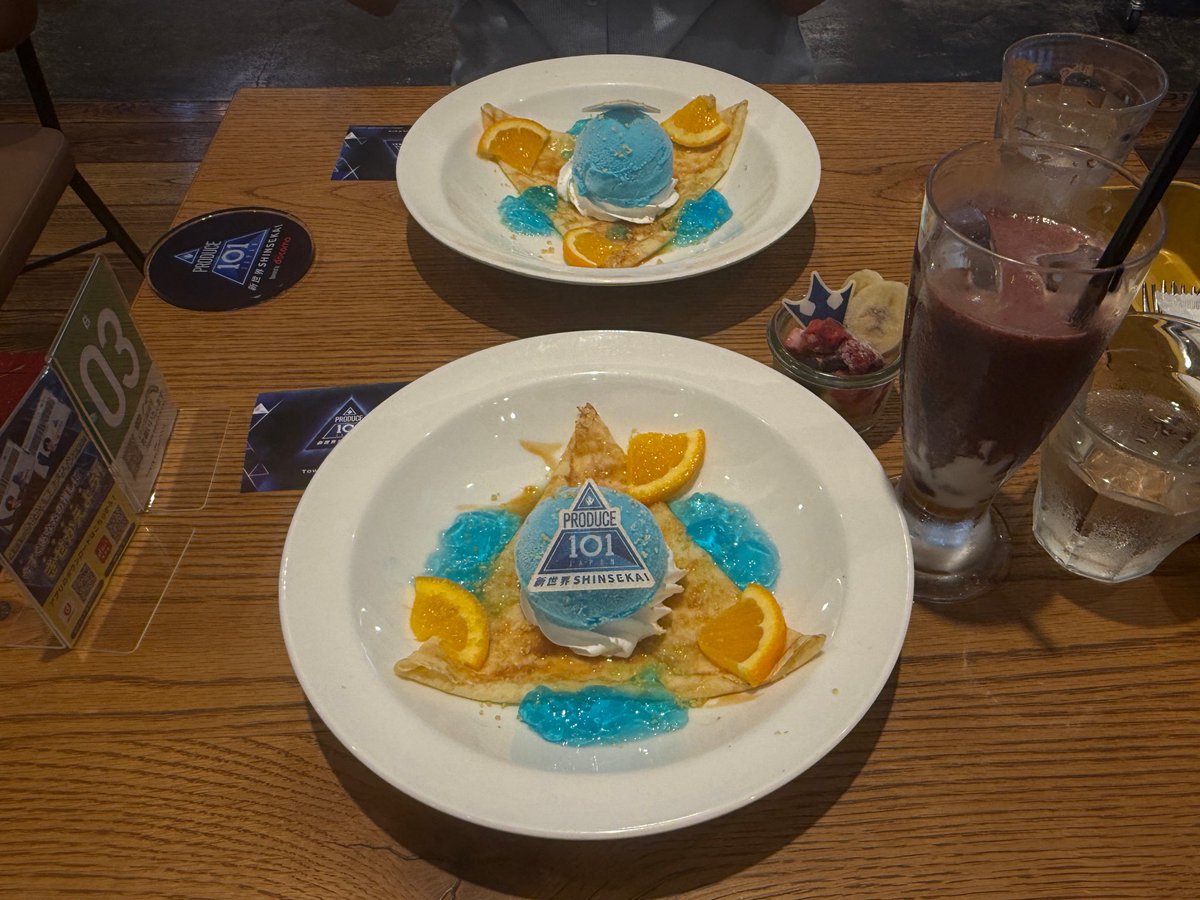 77midzy's tweet photo. プデュ新世界カフェに行ってきた🩵クレープはラムネ味、ドリンクはアサイー➿お値段は新世界価格のご提供🙂慶應Guys恋しいな〜〜と思いながらぱくぱく食べました。#新世界 #produce101新世界 https://t.co/rOWLFqCSBD