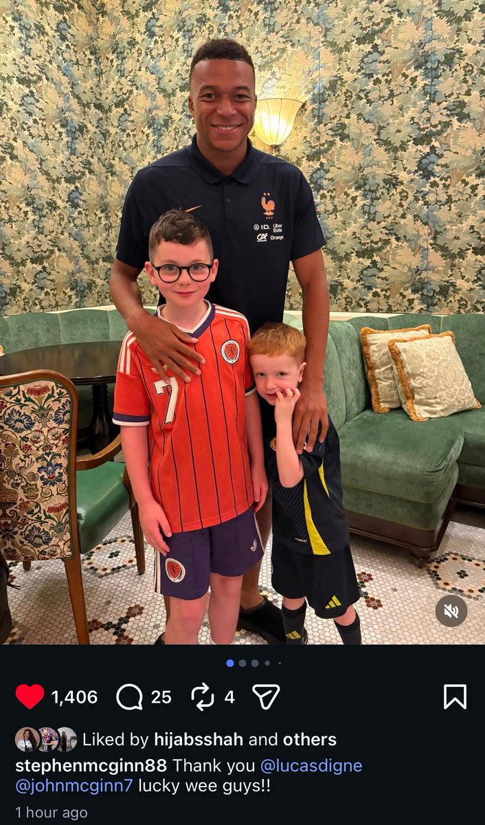 jawsavfc's tweet photo. this is so sweet 🥺 https://t.co/aEwPGAQjaw