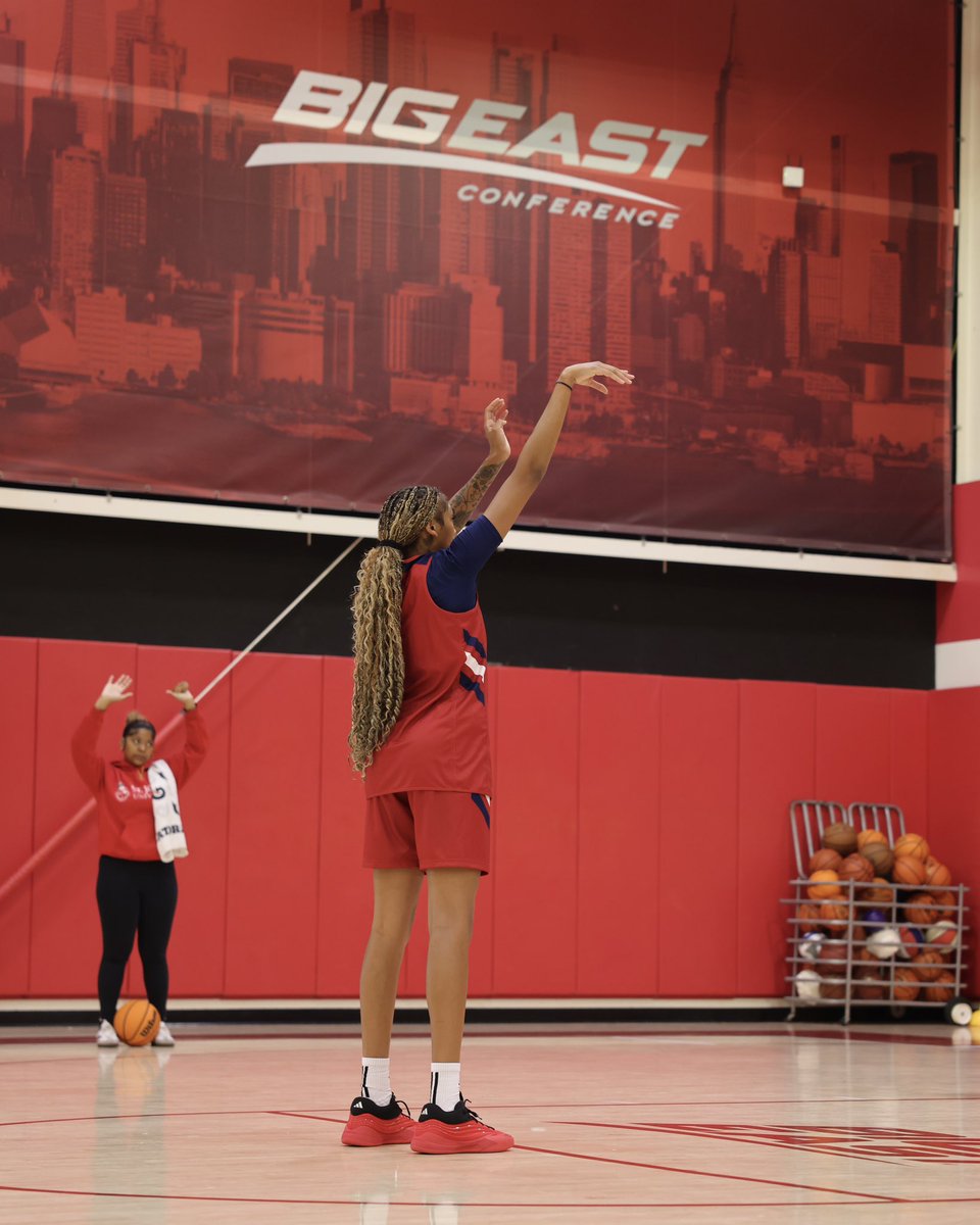 StJohnsWBB's tweet photo. Getting better every rep 📈

#RedStorm #CompeteForTheStandard https://t.co/5G4AKguFam