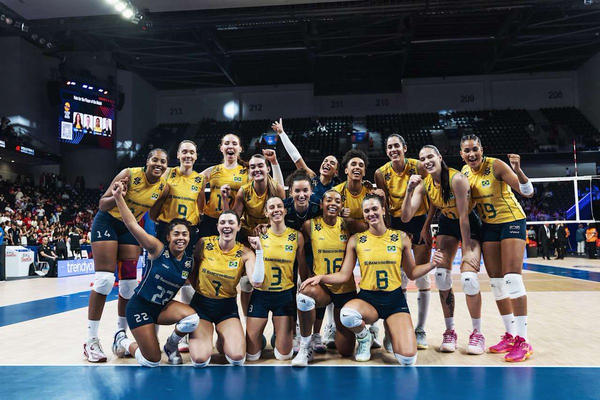 bergmannfiles's tweet photo. Sábado é o próximo jogo da seleção! Mandem boas energias para essas lindas 🇧🇷❤️

📸 | Volleyball World https://t.co/dSDaaDi4Z6