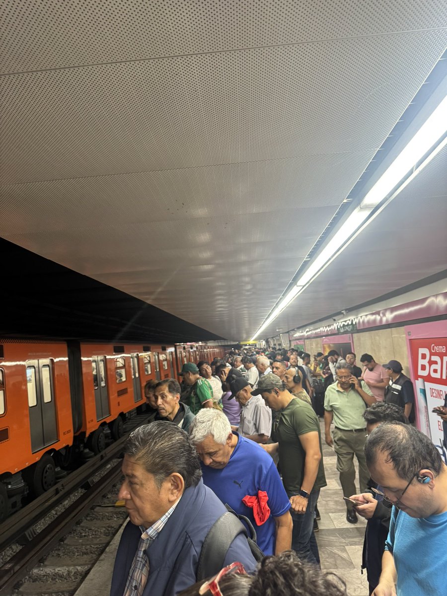 JuankaSanchez_'s tweet photo. @MetroCDMX hay servicio línea 1 ? Así está en estos momentos https://t.co/MqBgXLMNja